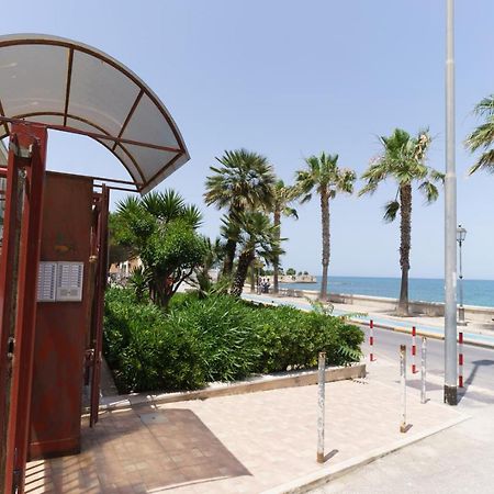 Abissi Room One Step From The Sea Trani Exteriör bild