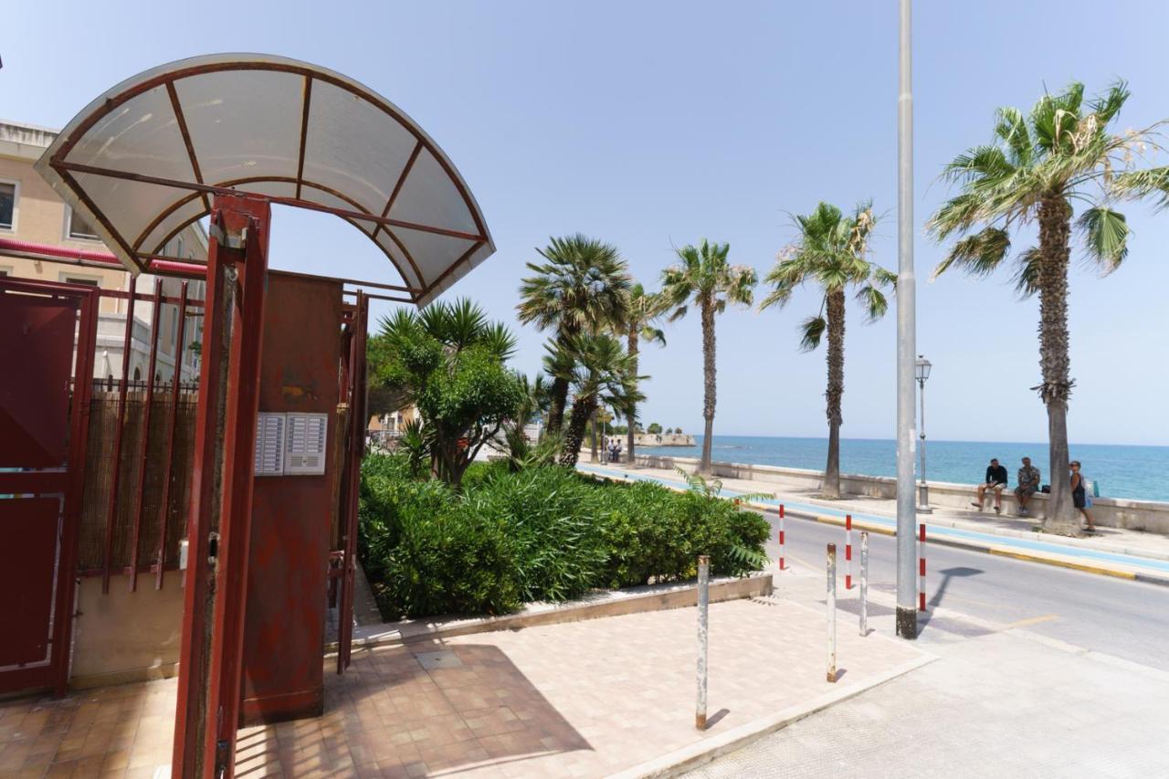 Abissi Room One Step From The Sea Trani Exteriör bild